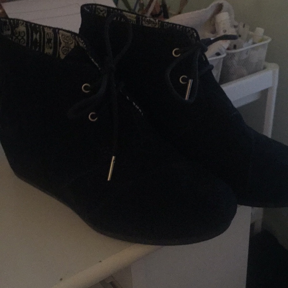 Black Tom’s Wedges